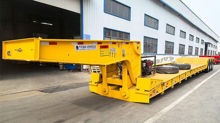 Tri Axle Gooseneck Lowboy Trailer Truck for Sale in Guam