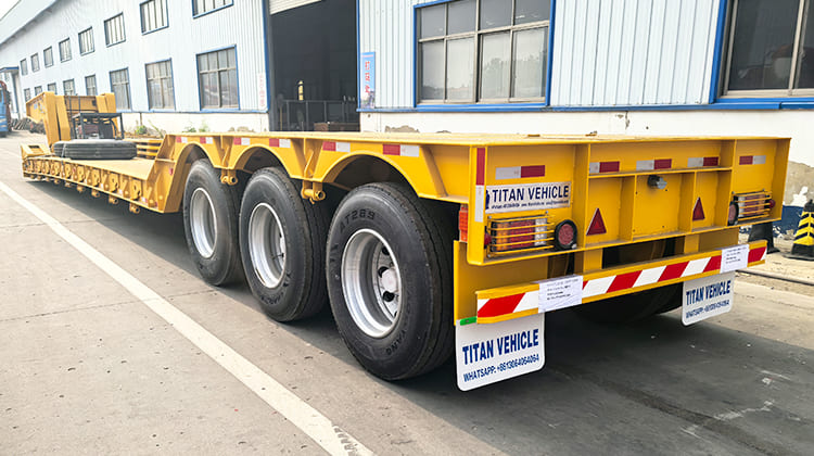 Tri Axle Gooseneck Lowboy Trailer Truck for Sale in Guam