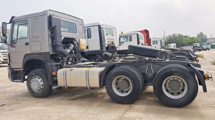 Sinotruk Howo 6X4 400HP Used Tractor Trucks for Sale Near Me in Guam