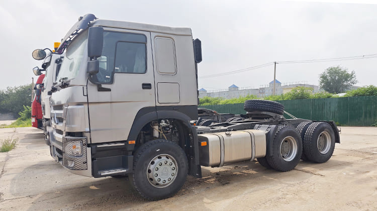 Sinotruk Howo 6X4 400HP Used Tractor Trucks for Sale Near Me in Guam