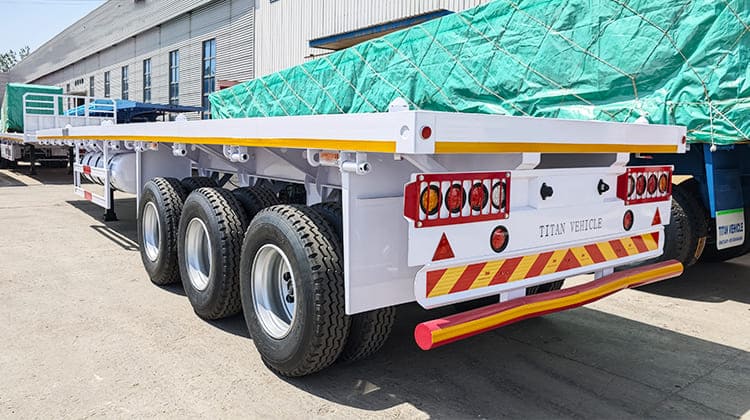 Tri Axle Flatbed Semi Truck Trailer for Sale in Guam
