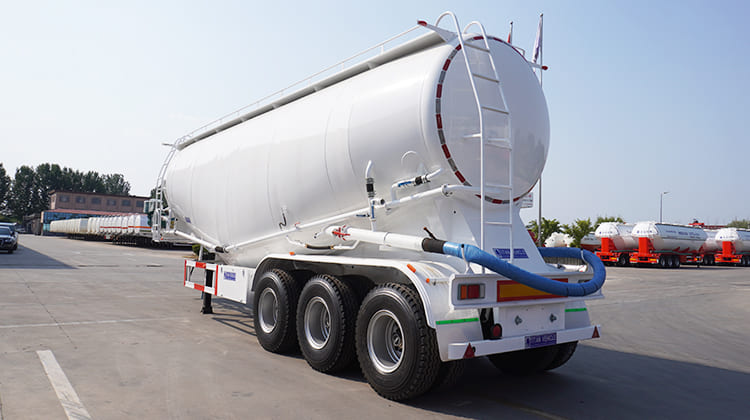 Tri Axle Cement Bulker Truck Trailer Carrier in Guam