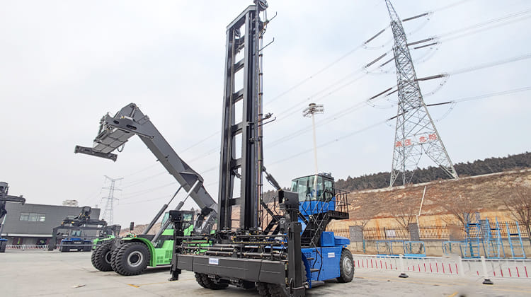 Empty Shipping Telescopic Container Handler Truck for Sale in Brazil