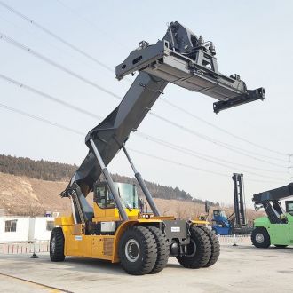 RS45 31CH Electric Reachstackers